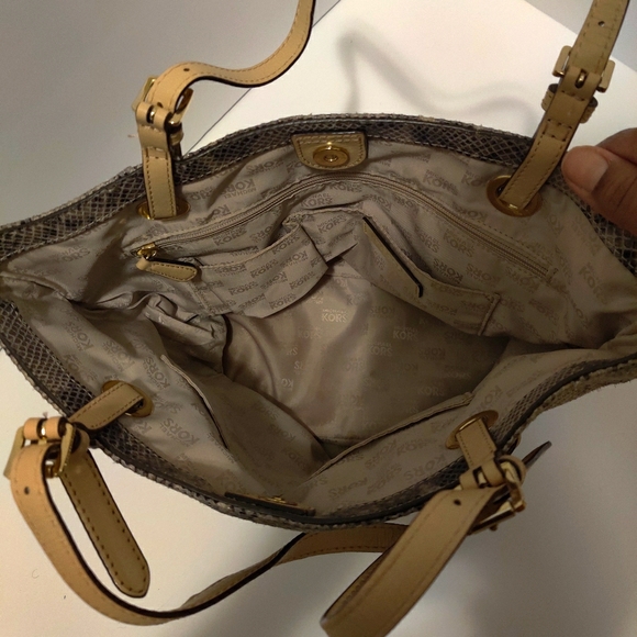 *SOLD*MICHAEL KORS Embossed Snakeskin Purse - Picture 2 of 10